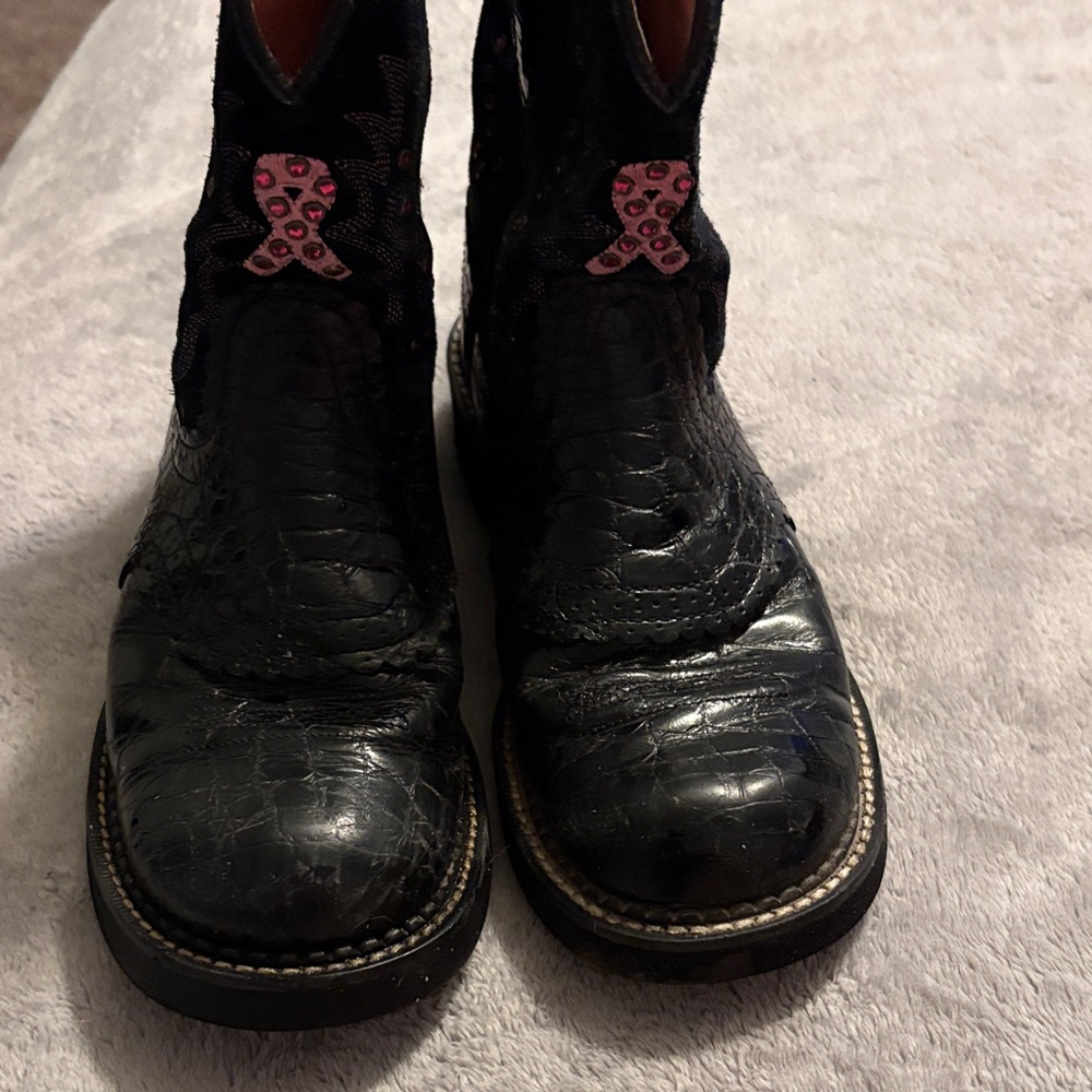 Ariat Fatbaby Ribbon black Boots with Pink Stud Accents and pink ribbons - Picture 3 of 5
